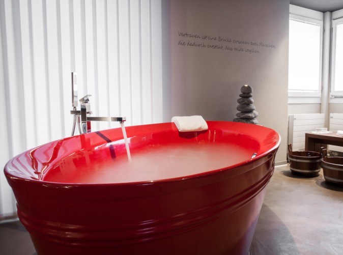 040_Eiger Selfness Grindewald - Schoene Aussichten Touristik -Privat Spa Rote Wanne